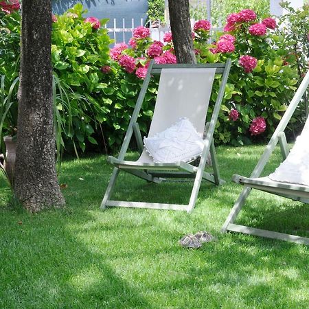 Tre Civette Sul Como Bed & Breakfast Marina di Massa Dış mekan fotoğraf