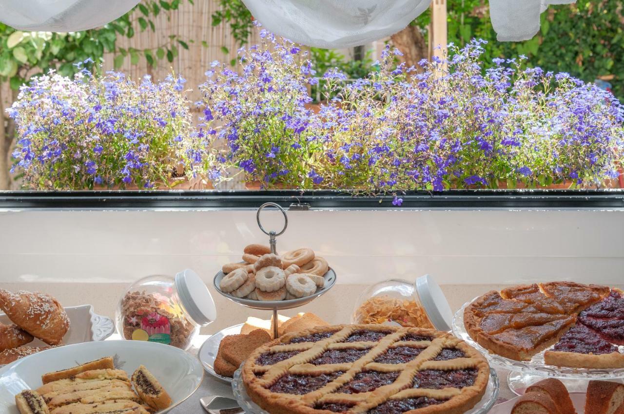 Tre Civette Sul Como Bed & Breakfast Marina di Massa Dış mekan fotoğraf
