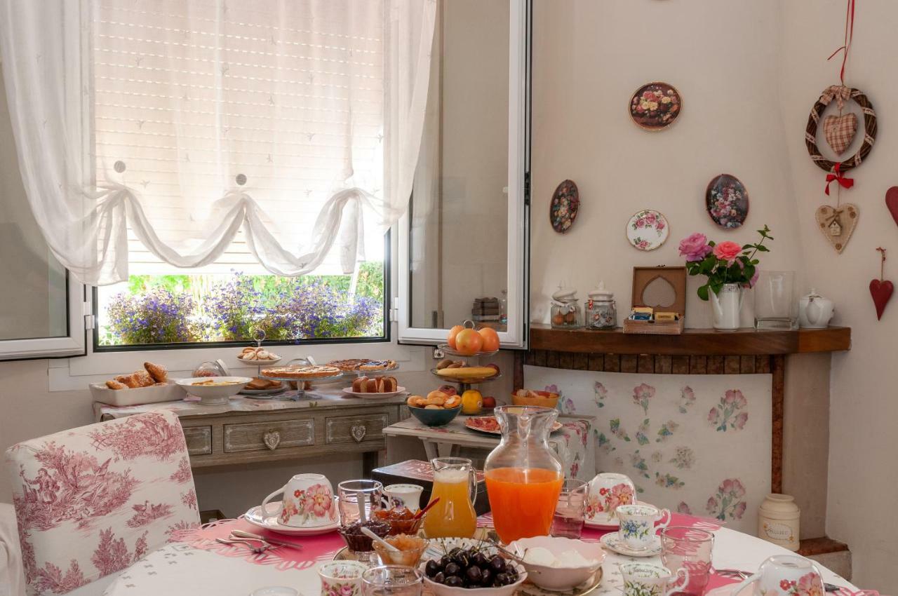 Tre Civette Sul Como Bed & Breakfast Marina di Massa Dış mekan fotoğraf