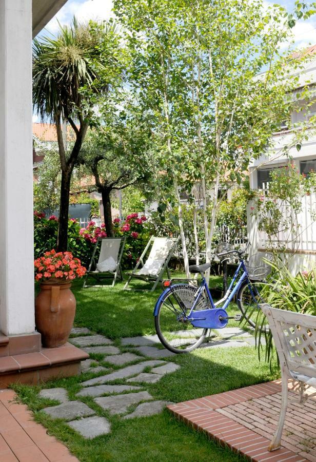 Tre Civette Sul Como Bed & Breakfast Marina di Massa Dış mekan fotoğraf