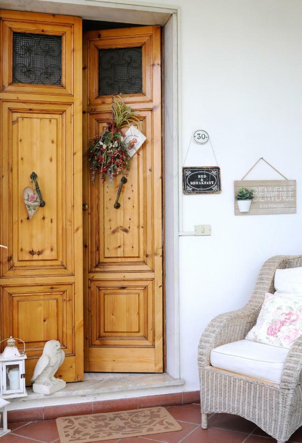 Tre Civette Sul Como Bed & Breakfast Marina di Massa Dış mekan fotoğraf
