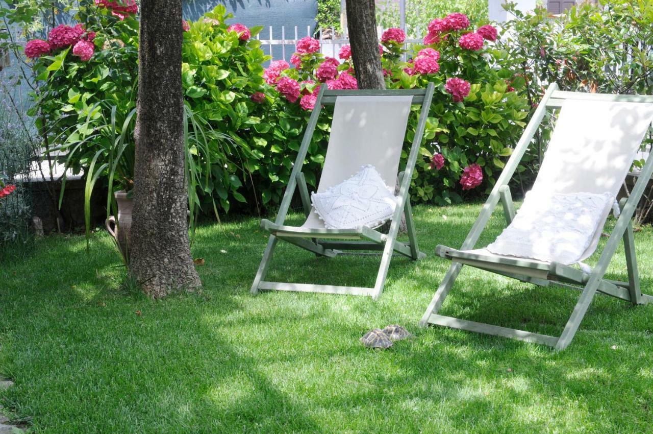Tre Civette Sul Como Bed & Breakfast Marina di Massa Dış mekan fotoğraf
