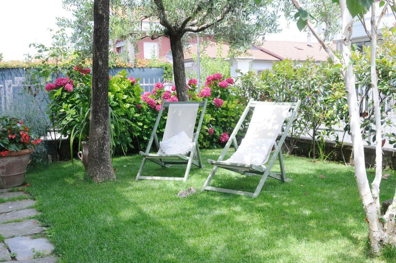 Tre Civette Sul Como Bed & Breakfast Marina di Massa Dış mekan fotoğraf