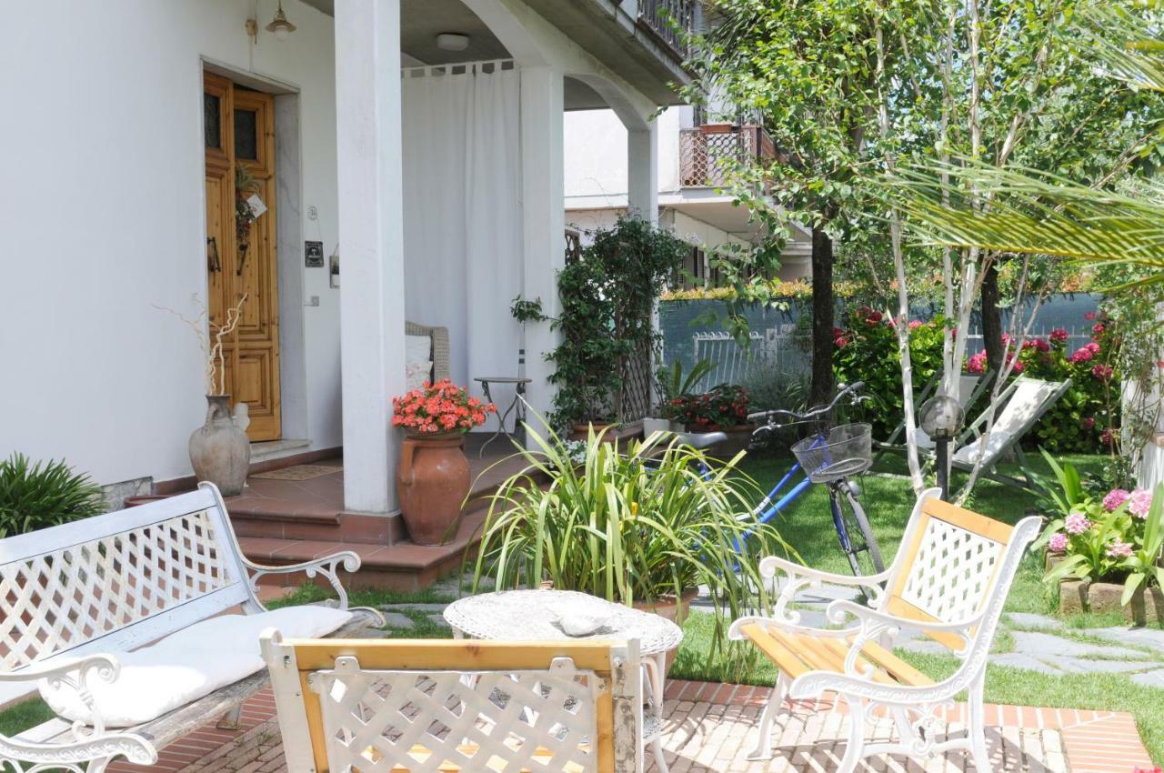 Tre Civette Sul Como Bed & Breakfast Marina di Massa Dış mekan fotoğraf