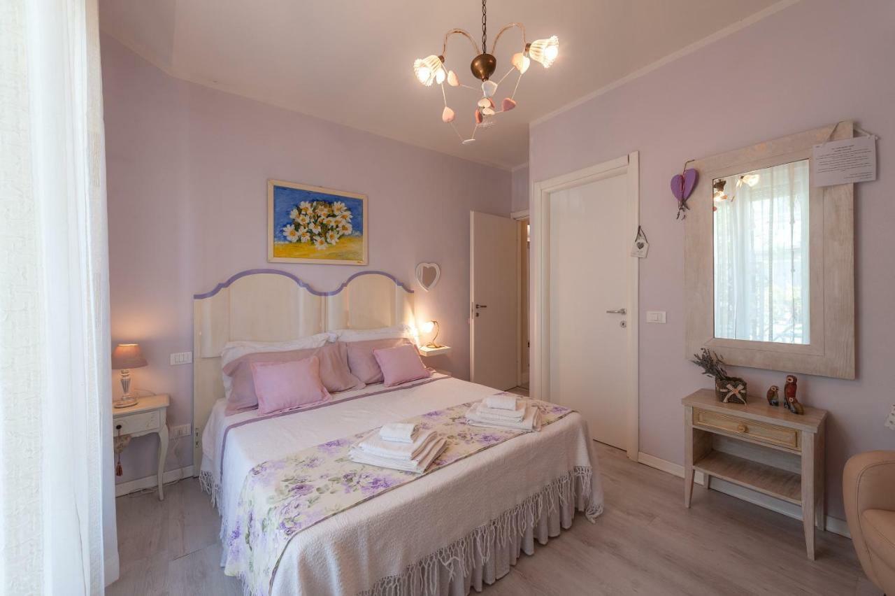 Tre Civette Sul Como Bed & Breakfast Marina di Massa Dış mekan fotoğraf