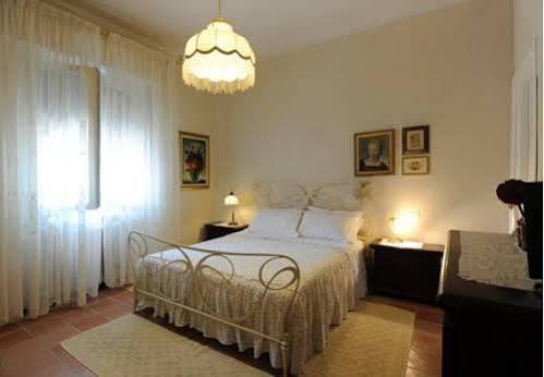 Tre Civette Sul Como Bed & Breakfast Marina di Massa Dış mekan fotoğraf