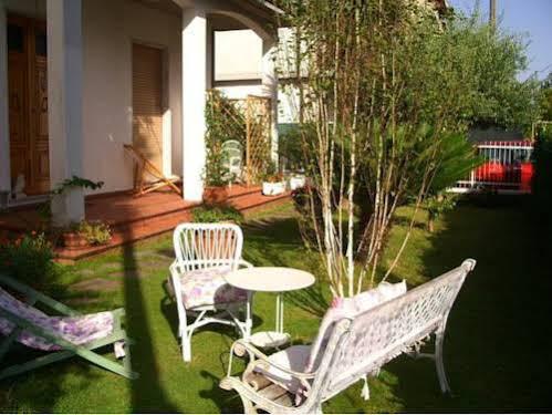 Tre Civette Sul Como Bed & Breakfast Marina di Massa Dış mekan fotoğraf