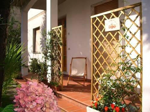 Tre Civette Sul Como Bed & Breakfast Marina di Massa Dış mekan fotoğraf